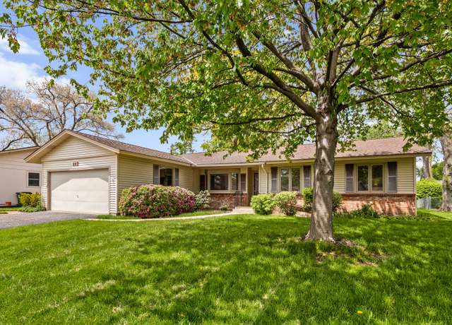 Property at 112 Braemar Dr, Elk Grove Village, IL 60007, 4 beds, 2 baths