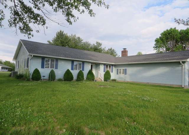 Property at 502 N Chestnut, Versailles, IL 62378, 3 beds, 3 baths