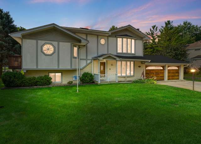 Property at 4901 Emerson Ave, Palatine, IL 60067, 5 beds, 3 baths
