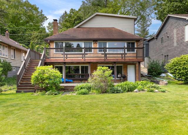 Property at 26831 N Oakdale Ln, Mundelein, IL 60060, 3 beds, 2.5 baths