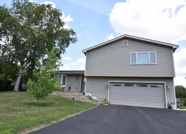 Property at 963 E Castlewood Ln, Bartlett, IL 60103, 4 beds, 2.5 baths