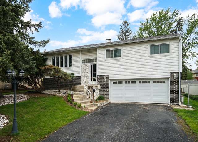 Property at 9040 Meadowview Dr, Hickory Hills, IL 60457, 3 beds, 1.5 baths