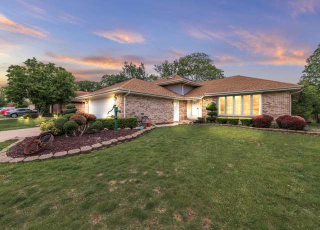 Property at 8029 Fawn Trl, Justice, IL 60458, 4 beds, 2.5 baths