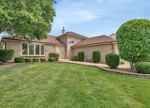 Property at 8932 Pebble Beach Ln, Orland Park, IL 60462, 3 beds, 2 baths