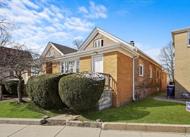 Property at 540 Green Bay Rd, Highwood, IL 60040, 3 beds, 1.5 baths