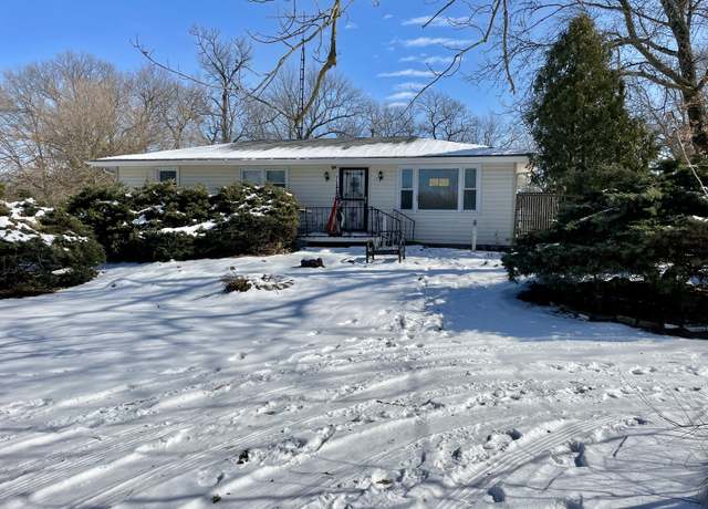 Property at 2317 S 13000e Rd, Pembroke Twp, IL 60958, 3 beds, 1 bath