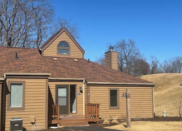 Property at 10 Farmstead Dr, Galena, IL 61036, 2 beds, 2 baths