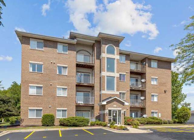 Property at 941 N Swift Rd #302, Addison, IL 60101, 2 beds, 2 baths