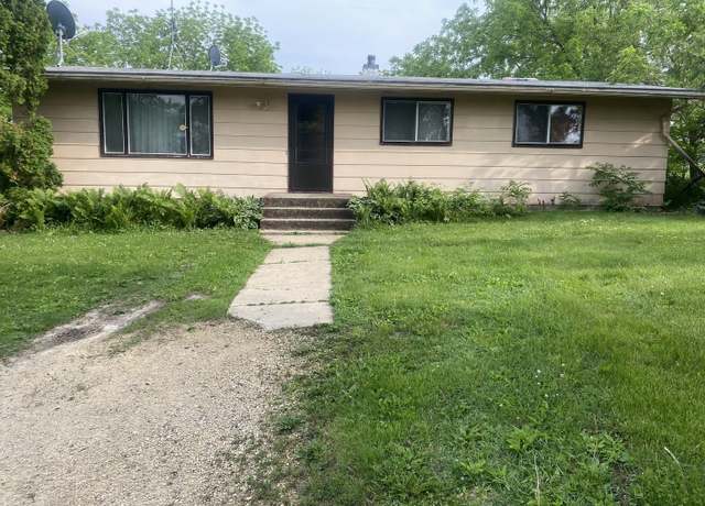 Property at 2627 E Town Hall Rd, Freeport, IL 61032, 3 beds, 1.5 baths