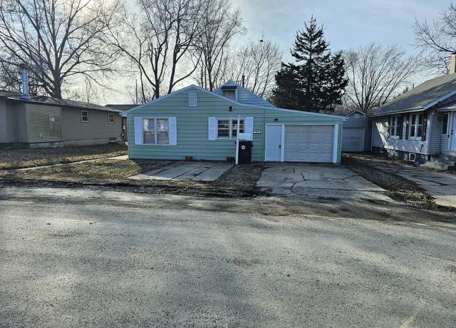 Property at 313 S Cain St, Clinton, IL 61727, 3 beds, 1 bath