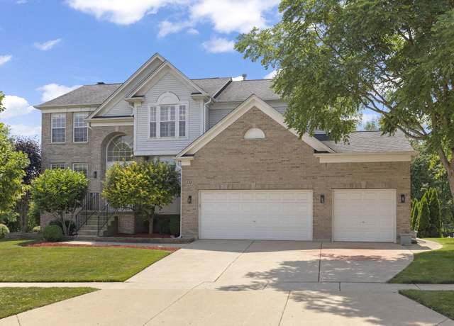 Property at 122 Rosewood Dr, Streamwood, IL 60107, 5 beds, 3.5 baths