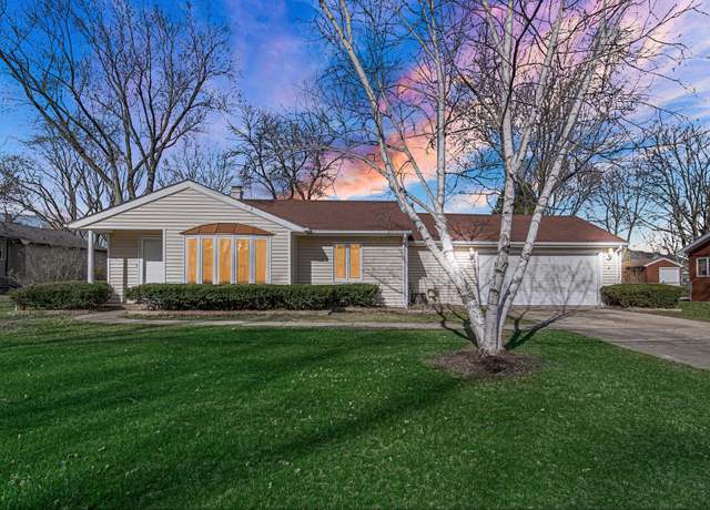 Property at 3210 N Betty Dr, Arlington Heights, IL 60004, 2 beds, 1 bath