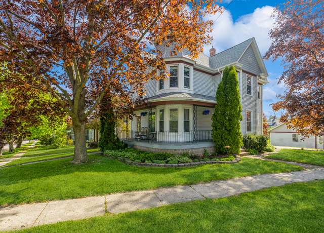 Property at 431 Vine St, Woodstock, IL 60098, 4 beds, 2 baths