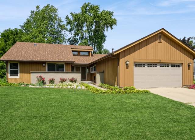 Property at 468 Tanglewood Dr, Gurnee, IL 60031, 3 beds, 2 baths