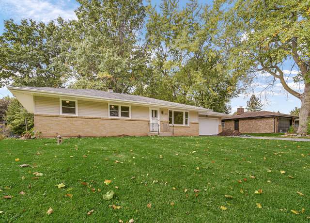 Property at 2909 Kentwood Pkwy, Rockford, IL 61109, 3 beds, 1.5 baths