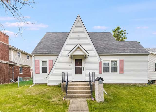 Property at 657 1st St, Crete, IL 60417, 3 beds, 2 baths