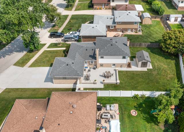 Property at 865 Love St, Elk Grove Village, IL 60007, 4 beds, 3 baths