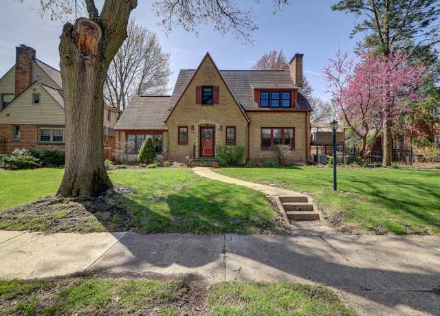 Property at 403 W 13th St, Sterling, IL 61081, 3 beds, 1.5 baths