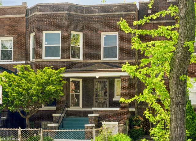 Property at 4747 W Monroe St, Chicago, IL 60644, 5 beds, 3 baths