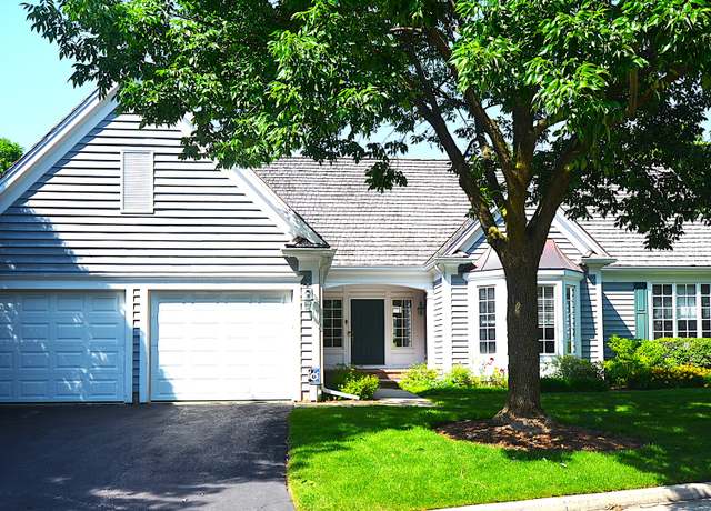 Property at 765 S Camelot Ct, Lake Forest, IL 60045, 3 beds, 2.5 baths