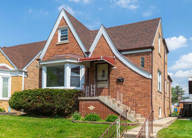 Property at 6640 W Foster Ave, Chicago, IL 60656, 4 beds, 3 baths
