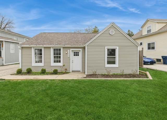 Property at 33669 N Forest Dr, Grayslake, IL 60030, 3 beds, 1 bath
