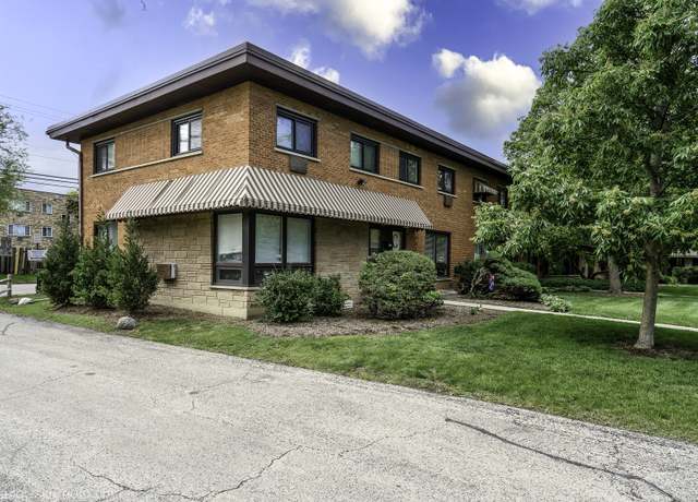 Property at 1152 N Wheeling Rd, Mount Prospect, IL 60056, 3 beds, 1.5 baths