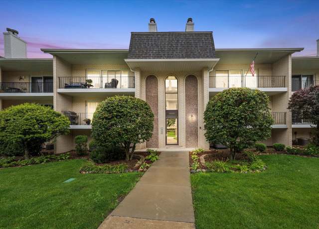 Property at 9026 Del Prado Dr Unit 2N, Palos Hills, IL 60465, 3 beds, 2 baths