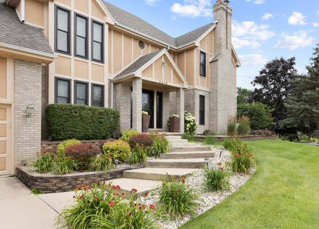 Property at 3210 Boerderij Way, Woodstock, IL 60098, 5 beds, 4 baths