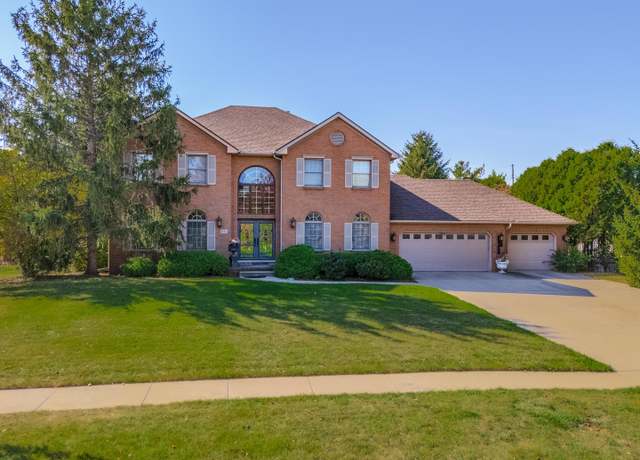 Property at 7 Smokey Ct, Bloomington, IL 61704, 6 beds, 4.5 baths