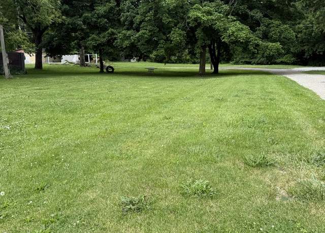 Property at 611 S Spruce St, Villa Grove, IL 61956