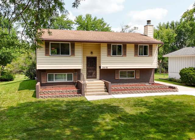 Property at 1408 Hampton Ln, Schaumburg, IL 60193, 4 beds, 1.5 baths