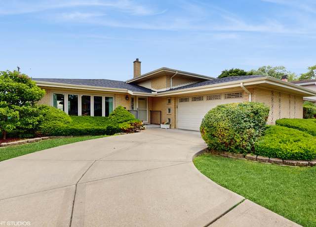 Property at 9625 S Kenton Ave, Oak Lawn, IL 60453, 4 beds, 1.5 baths