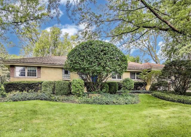 Property at 914 S School St, Mount Prospect, IL 60056, 3 beds, 2 baths