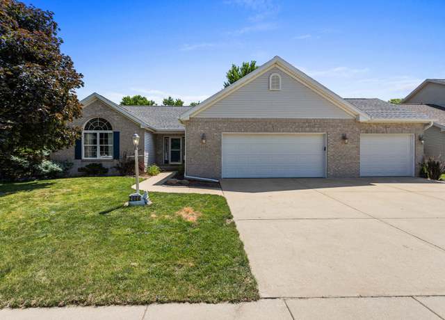 Property at 2004 Emerald Dr, Champaign, IL 61822, 3 beds, 3 baths