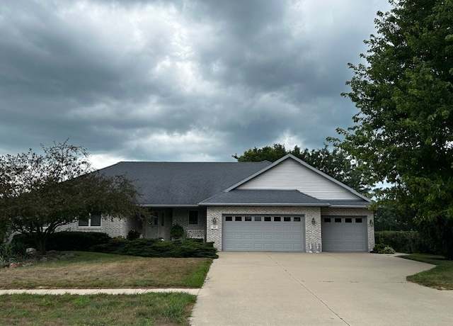 Property at 310 Fairway Dr, Essex, IL 60935, 3 beds, 2 baths
