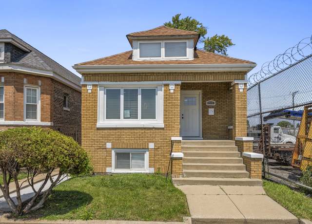 Property at 5418 W Flournoy St, Chicago, IL 60644, 5 beds, 2 baths