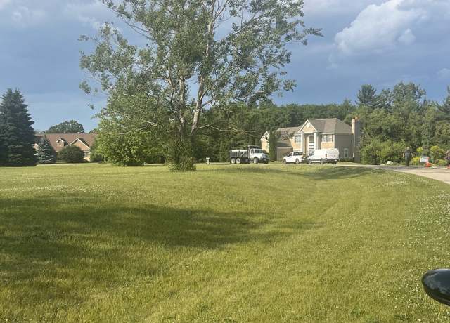 Property at 6618 Burning Tree Cir, Mchenry, IL 60050
