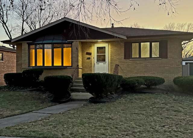 Property at 10016 Minnick Ave, Oak Lawn, IL 60453, 2 beds, 2 baths