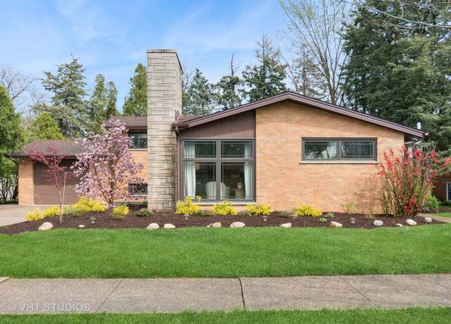 Property at 440 E Atwater Ave, Elmhurst, IL 60126, 4 beds, 2.5 baths