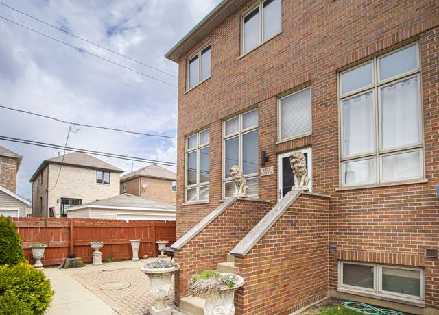 Property at 6824 W 65th St #6, Chicago, IL 60638, 3 beds, 3.5 baths