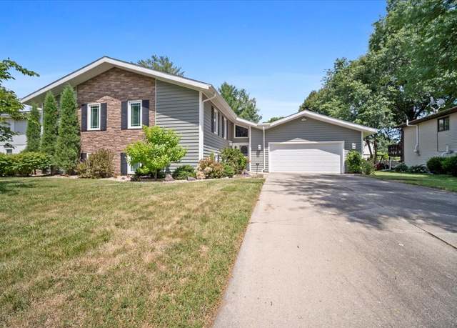 Property at 204 Collins Dr, Normal, IL 61761, 6 beds, 3 baths
