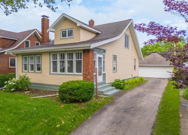 Property at 511 Kreitzer Ave, Bloomington, IL 61701, 3 beds, 2 baths