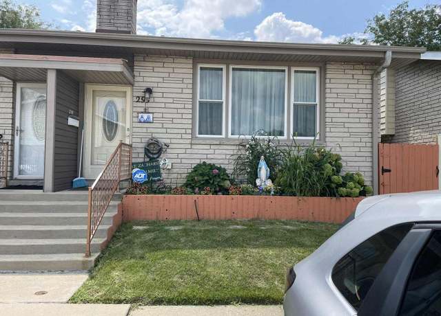 Property at 299 Dover Ln, Des Plaines, IL 60018, 3 beds, 1.5 baths