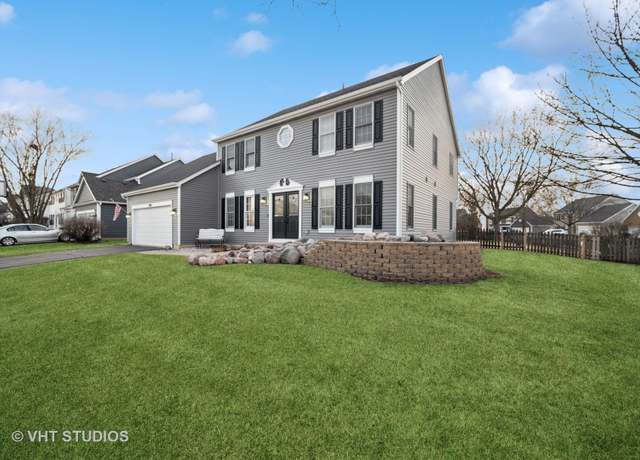 Property at 1300 Umbdenstock Rd, Elgin, IL 60123, 4 beds, 2.5 baths