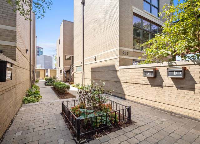 Property at 937 W Wrightwood Ave Unit C, Chicago, IL 60614, 3 beds, 2.5 baths