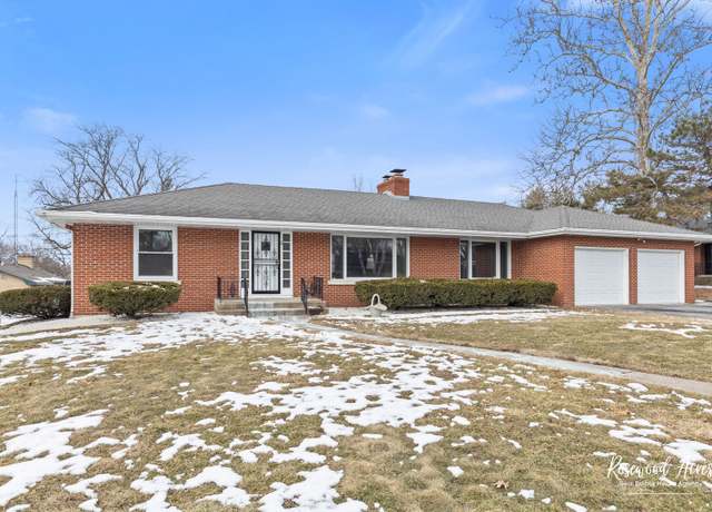 Property at 2 Chatham Cir, Kankakee, IL 60901, 3 beds, 2 baths