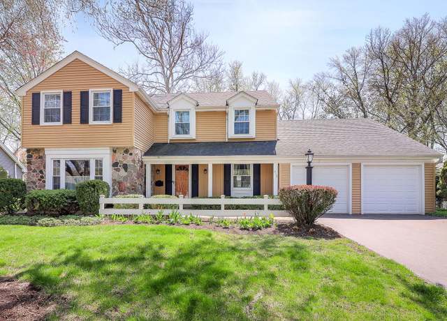 Property at 416 E Bauer Rd, Naperville, IL 60563, 4 beds, 2.5 baths
