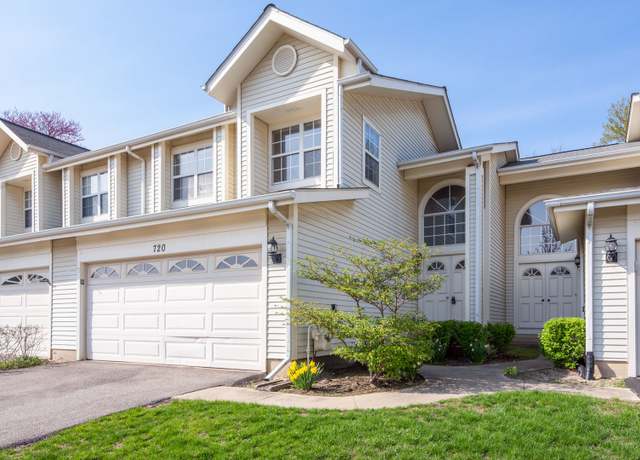 Property at 720 Sturnbridge Ln, Schaumburg, IL 60193, 3 beds, 2.5 baths