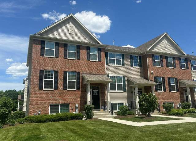 Property at 173 Lakeshore Dr, Oswego, IL 60543, 3 beds, 2.5 baths